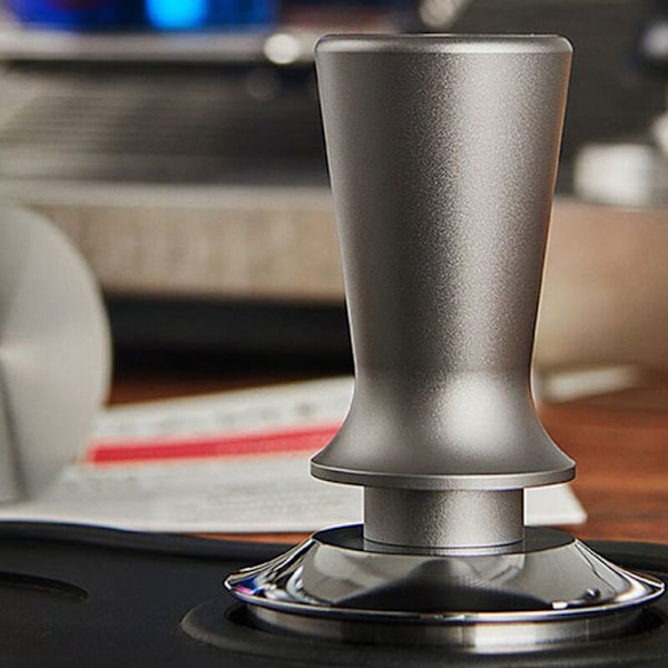 Kalibreret Tryktamper til Kaffe og Espresso - 304 Rustfrit Stål med 51 mm Fjeder