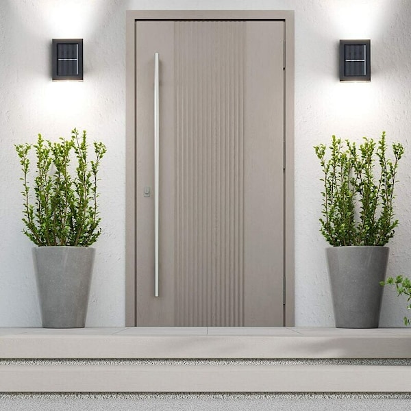 Solcellslampa, 2-pack Upp och Ner Solcells Vägglampor, Energibesparande, Vattentät, Dammtät, med Varmvit LED, för Trädgård, Patio, Garage, Stigen, Dri
