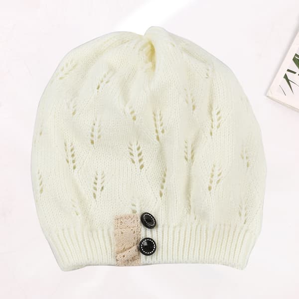 Strikket ullhatt med hule blader, blondeknapper, varm hatt for kvinner, pullover-beret White