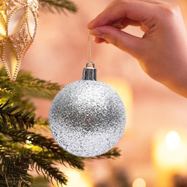 Godisklubba, set med målade julkulor, julgransdekoration
