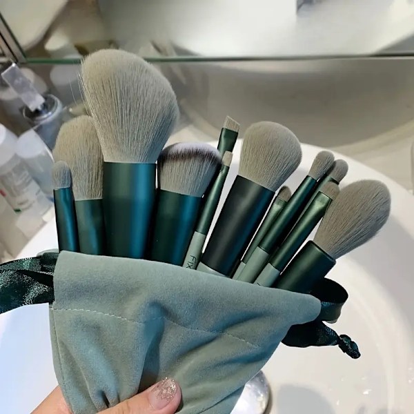 13-delad Professionell Sminkborste Set - Mjuka Syntetiska Borst för Perfekt Foundation, Rouge, Concealer och Ögonsmink - Oval Design, Doftfri
