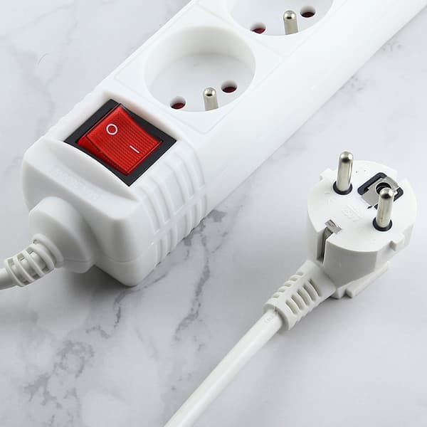 Koblingslist med 3 uttak og 3-meter kabel