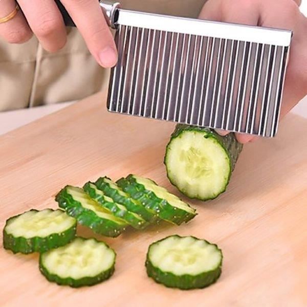Kniv med vågigt blad för frukt och grönsaker i rostfritt stål
