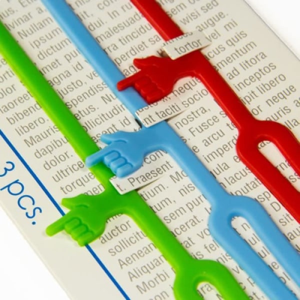 Trio av handfärgade bokmärken med linjepekare * Mått: 24 cm * Färger: röd, blå och grön * Material:...