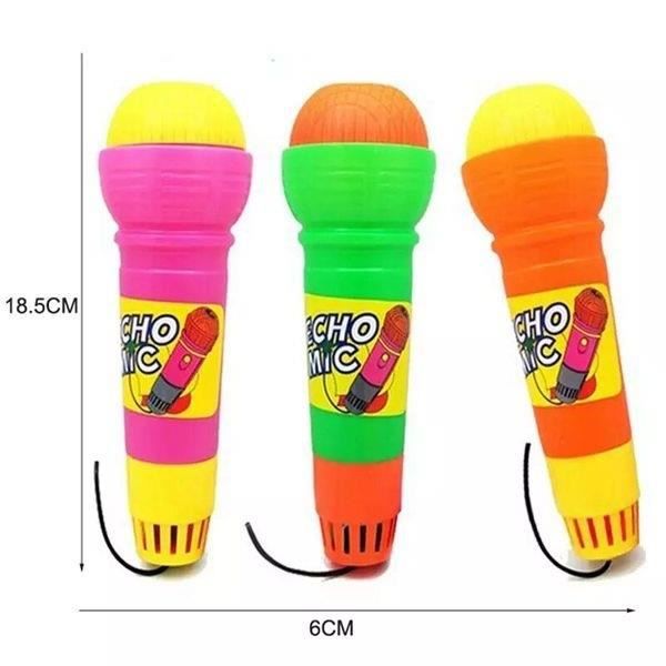 Karaokemikrofon med eko * Mått: 18,5 x 6 x 6 cm * Material: plast * Färg: slumpmässigt Funktioner: eko