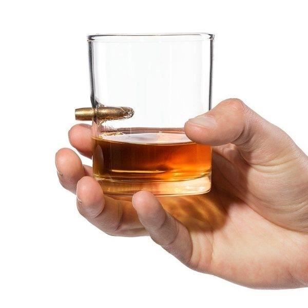 Whiskyglas täckt med en riktig kula Alkoholglas