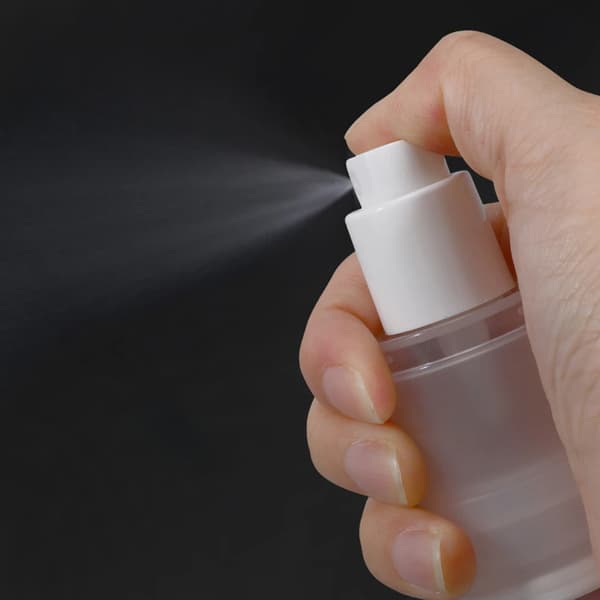 Bärbara vakuumkosmetikflaskor påfyllningsbara frostade ankfots-pump B-50ML