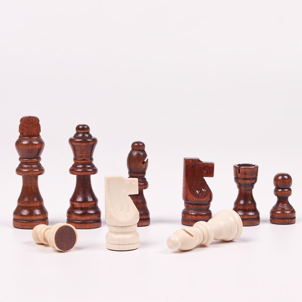 32 stk sjakkstykker av tre komplette sjakkspillere internasjonale ord Brown 1in