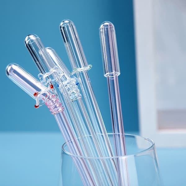 Sugrörsskydd i glas Återanvändbara sugrörslock Klara L A3