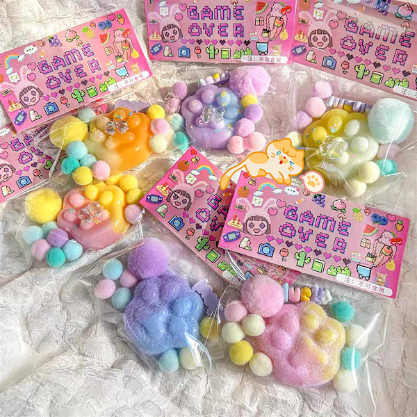 NYTT Fidget Toy Mini Squishy Toys Kawaii Plush Cat Paw Cube Stre E oneszie