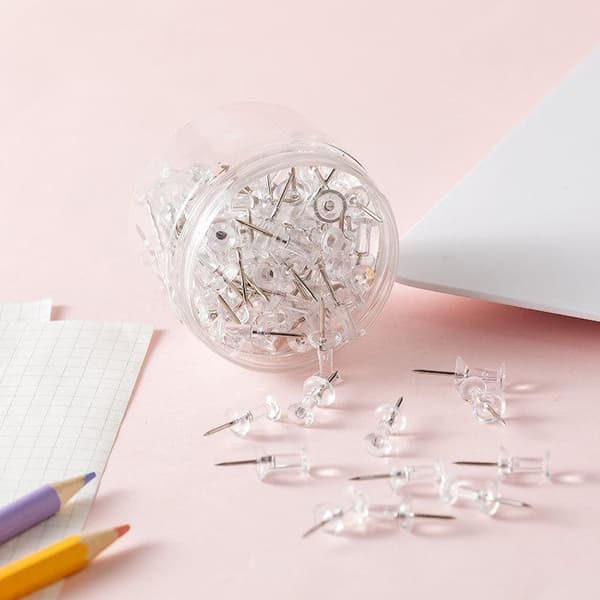 100 st/låda blandade häftstift i flerfärgad plast B