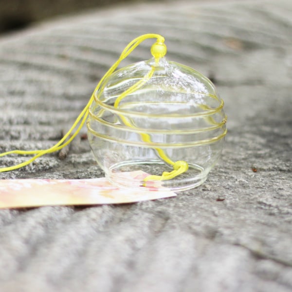 Vindklokker Farget glasur innlagt eksamensgave japansk glass Yellow Silk