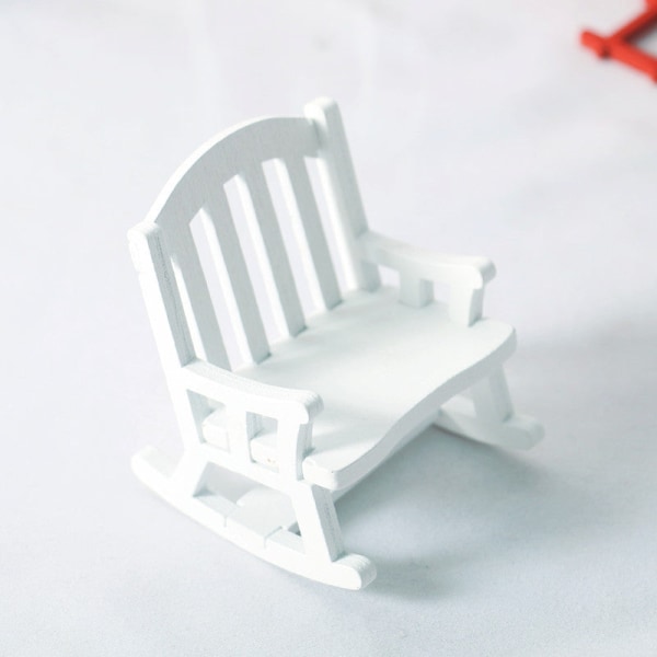 Miniaturemøbler Legetøjsdukkehus gør-det-selv-dekorationstilbehør Mini 1:12 retro gyngestol i træ White