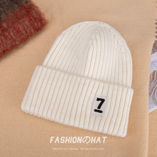 Lämpimät talvineulotut pipohatut syksyn ja talven korealaistyylinen kirjailtu hattu Unisex Milky White M