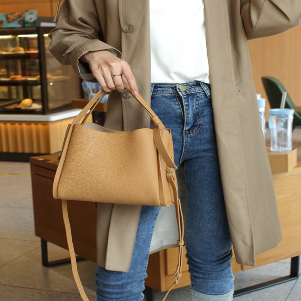 Kvinnor Läderhandväska Läderhandväska Mode Bucket Bag Läder Crossbody-väska med en axel Biscuit color