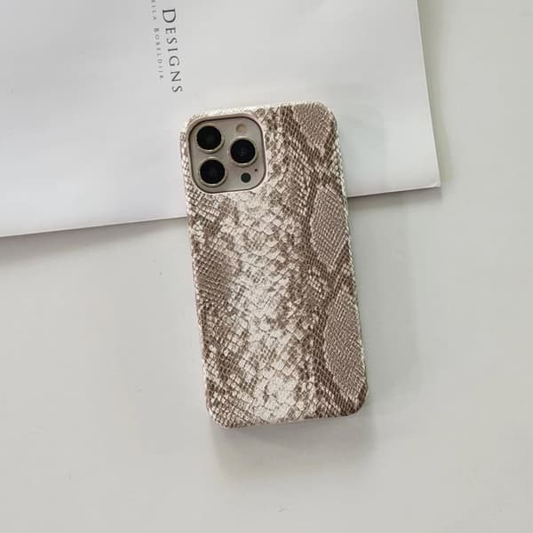 Deksel for iPhone 17promax hvit moteriktig python armbånd mønster halvdeksel