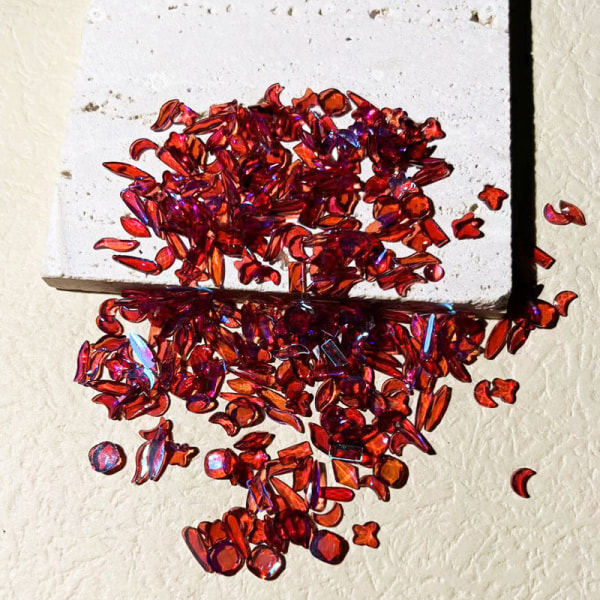 Nageldekorationer för Nail Art Fairy Transparent Crystal Flat Shaped Aurora Rhinestone Pomegranate red 50 pcs/bag