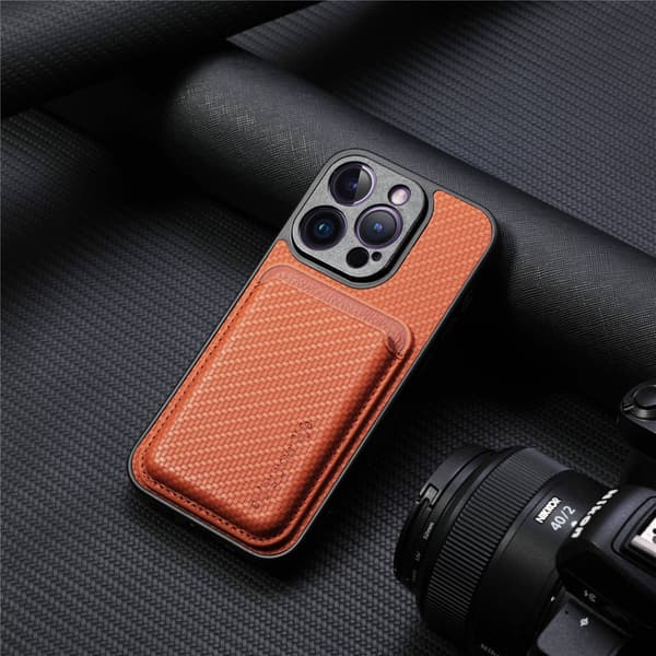 Etui til iPhone 14 Pro Max brun bakside magnetisk kortholder fibertekstur