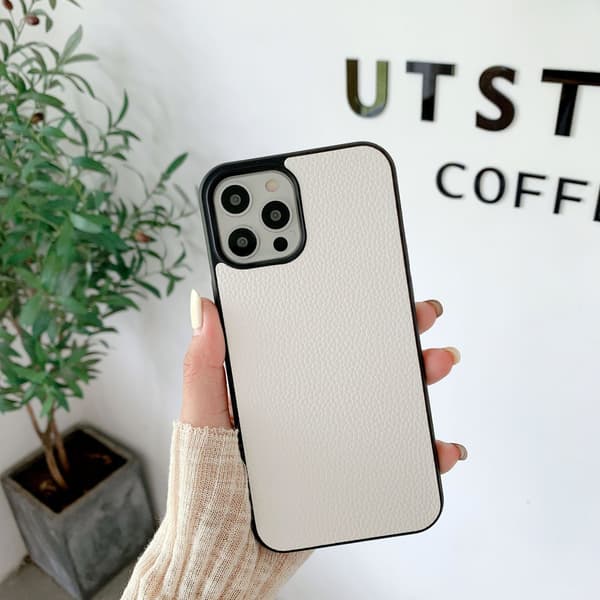 Fodral för iPhone 13 vit lycheeläder retro mönster