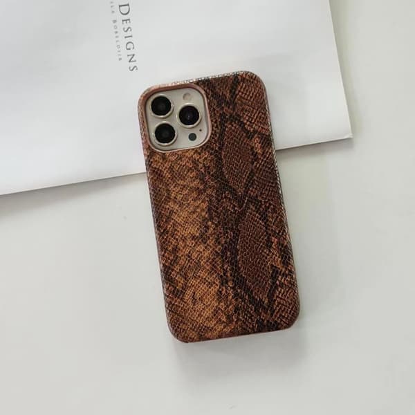 Etui til iPhone 17 Pro Mørkebrun Mote Python Armbånd Mønster Halvt Etui