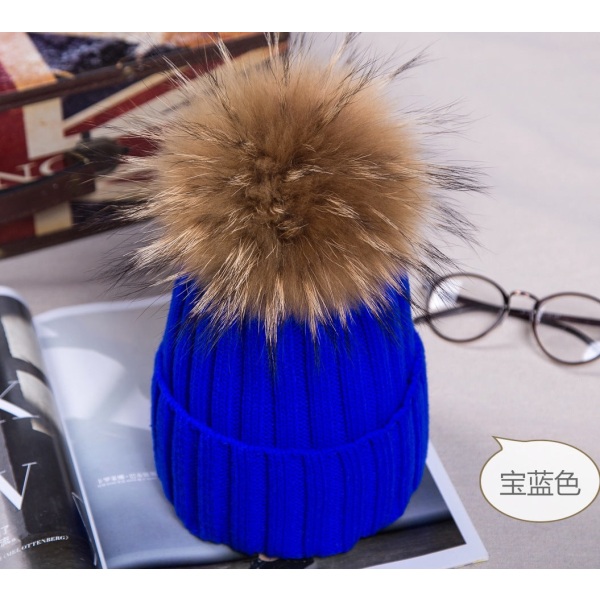 Lämpimät talven neulotut pipohatut 2021 syksyn ja talven yksivärinen kihara korealaistyylinen pesukarhuvilla unisex Raccoon dog hair ball 15cm khaki Wool-like ball M