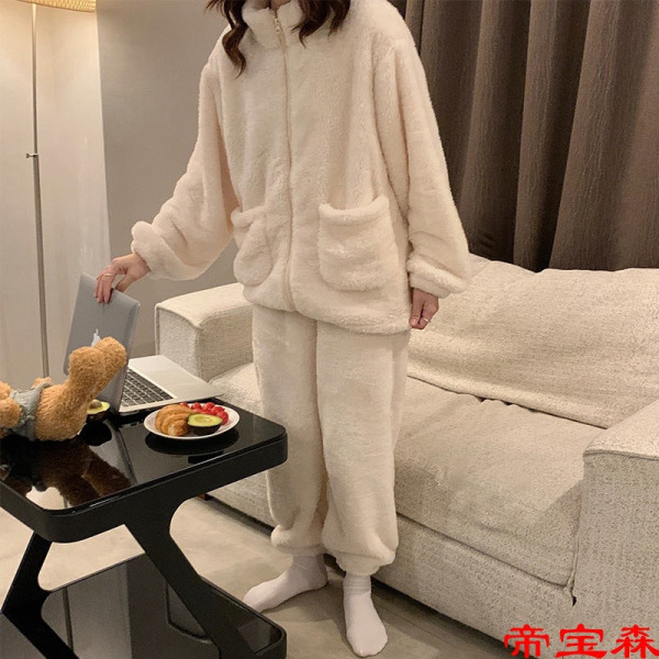 Coral fleece pyjamat naisten talvivetoketju Embrace the Winter Chill Pehmopyjamalla Beige XL