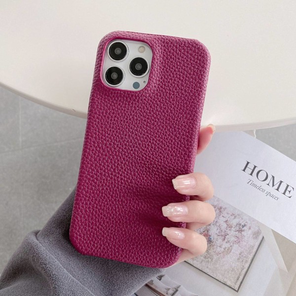 Kotelo iPhone 15:lle, viininpunainen litsirakenne, nahkamainen tuntu