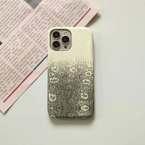 Beige Gradient iPhone 17 -kotelo