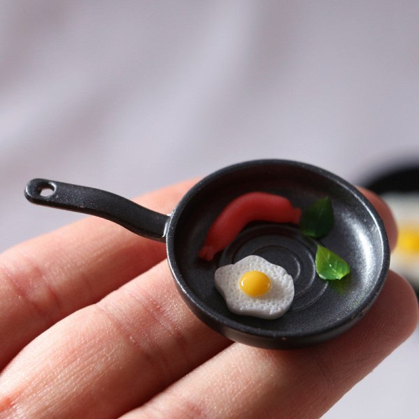 Miniatyrmøbler Leketøy Dukker Hus DIY Dekorasjon Tilbehør Mini Panne Steak Egg Pølse Stekepanne Silver