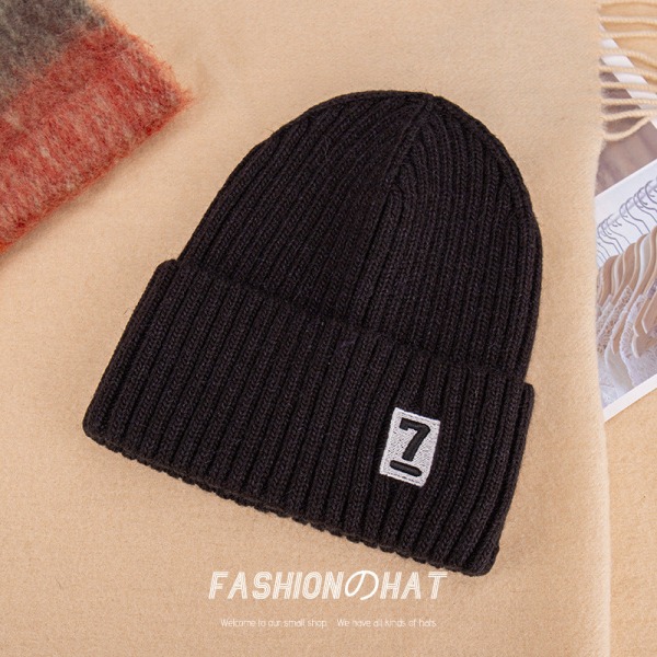 Lämpimät talvineulotut pipohatut syksyn ja talven korealaistyylinen kirjailtu hattu Unisex Black M