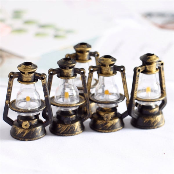 Miniatyrmöbler Leksaksdockor Hus DIY Dekoration Tillbehör Mini Retro fotogenlampa Oil lamp