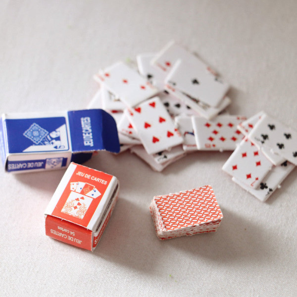 Pienoishuonekalut Lelunuket Talo Tee-se-itse-sisustustarvikkeet Minipelikortit Playing cards