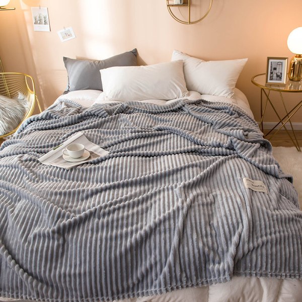 Superblødt flanneltæppe almindeligt stribet magisk fløjl afslappet tæppe Aircondition tæppetæppe. Silver Gray 180*200cm