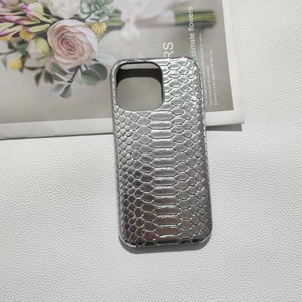 Skal för iPhone 17 Pro Silver Ormskinn Halvtäckt Matt