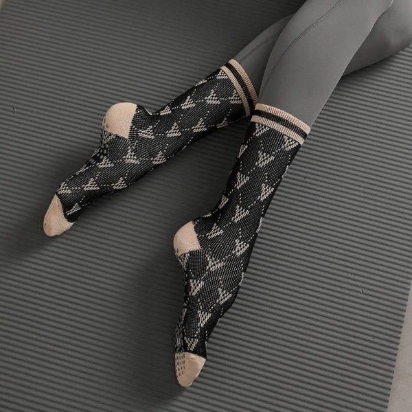 1 pari pohkeen puolivälin V-kuvioiset naisten syksyn ja talven silikoniset luistamattomat jooga-pilates-sukat V-shaped black Average Size