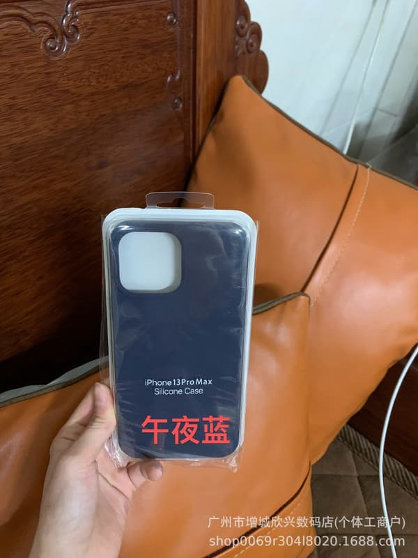 Etui til iPhone 17 midnattsblå + + Logo flytende silikon solid
