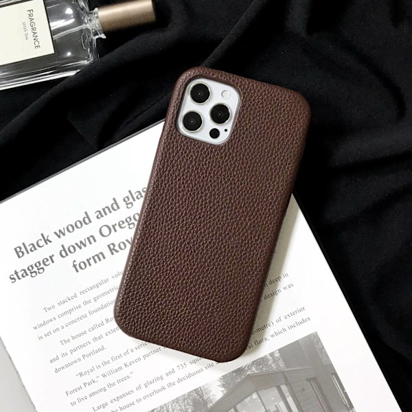 Fodral för iPhone 14plus kaffe litchi textur läderkänsla