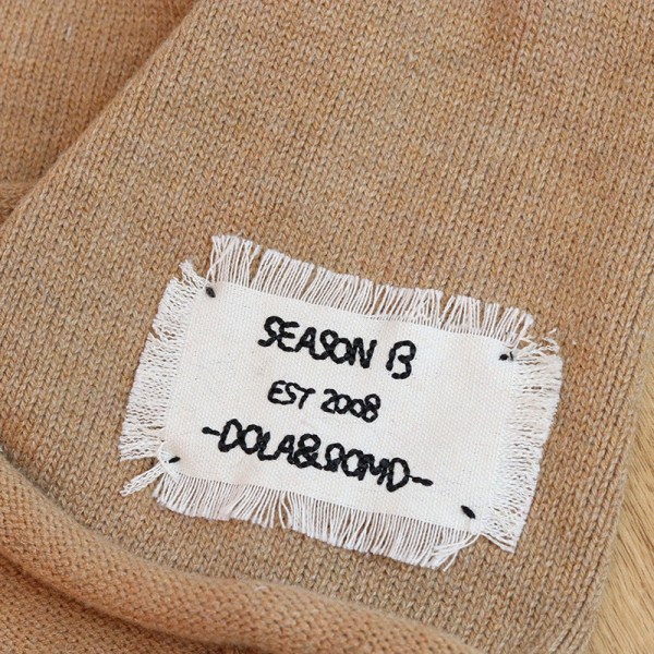 Lämmin talvinen neulottu pipohatut Naisten korealaistyyliset komeat kirjailtuja patch villapaita unisex Camel M（56-58cm）