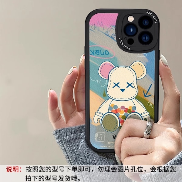 Fodral för iPhone16pro klassisk svart färg våldsam björn målat lammskinn
