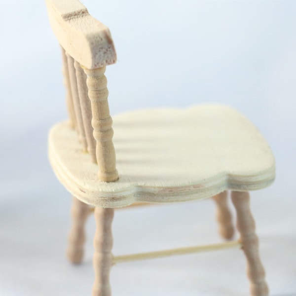 Miniatyrmøbler Leketøy Dukker Hus DIY dekorasjon Tilbehør Mini Solid Wood Plain Chair Solid wood chair