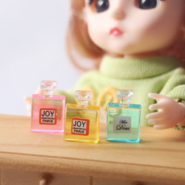 Miniature Møbler Legetøj Dukker Hus DIY Dekoration Tilbehør Mini 6 farver fransk parfumeflaske Perfume three Right