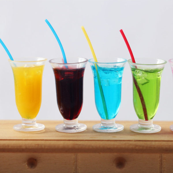 Miniature Møbler Legetøj Dukker Hus DIY Dekoration Tilbehør Mini Cocktail Juice Drinks Six Colors Yellow