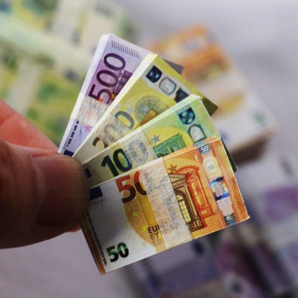 Pienoishuonekalut Lelunuket Talo Tee-se-itse-sisustustarvikkeet Mini Euro Simulaatio Sotasotilas 100 euros