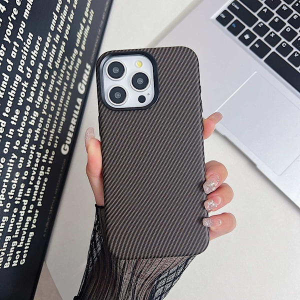 Fodral för iPhone 13promax Brun Kolfibertextur Magnetiskt Läder Anti-fall