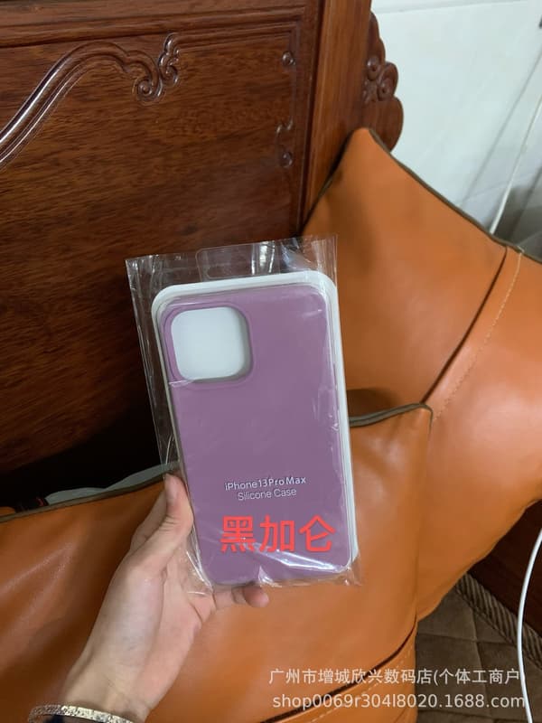 Etui til iPhone 17 Black Currant + + Label Flydende Silikone Solid
