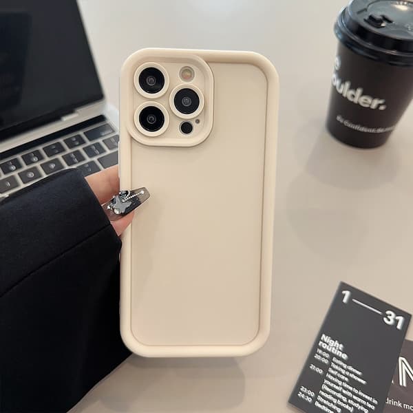 Deksel til iPhone 17 Air Beige Step Kamera Silikon Full Dekning Solid Farge