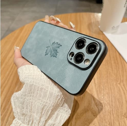 Kotelo iPhone 17 Lambskin Maple Leaf Peak Blue -puhelimelle