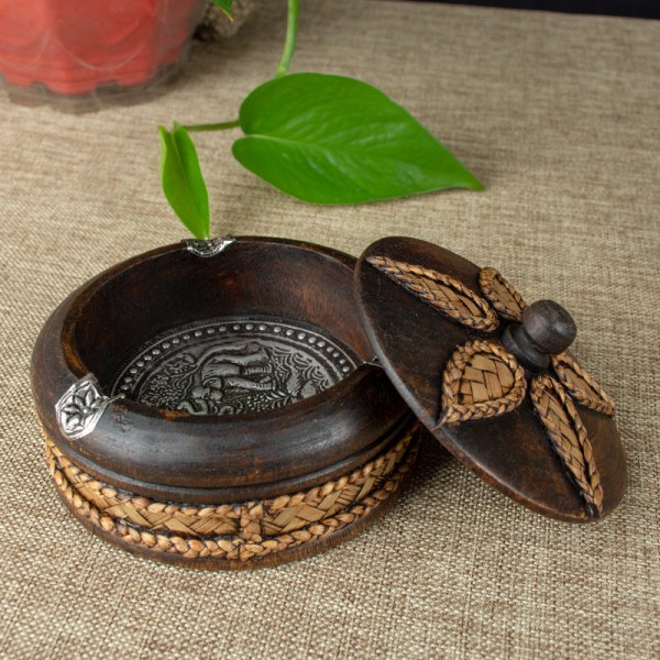 Askfat Sydostasiatisk stil Handgjorda plåtplåtslock Dekoration män present askfat Small size (diameter 8cm)