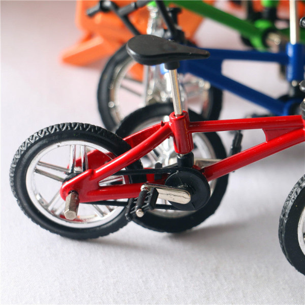 Miniatyrmöbler Leksak Doll House Gör-det-själv dekoration Tillbehör Mini Mountain Bike Red