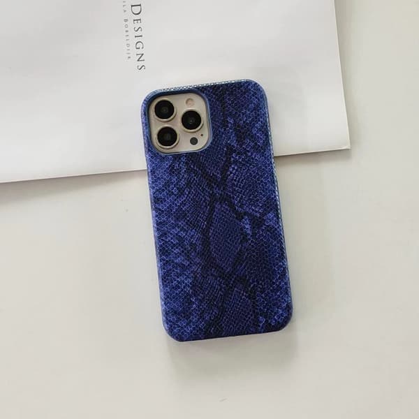 Etui til iPhone 17 Pro Mørkeblå Mode Python Armbånd Mønster Halvt Etui
